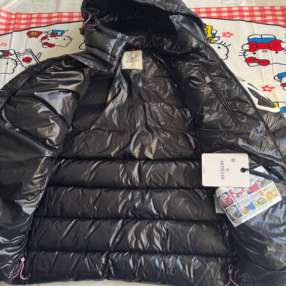 Moncler Short Shiny Down Jacket With Hood - Picture 8 of 11